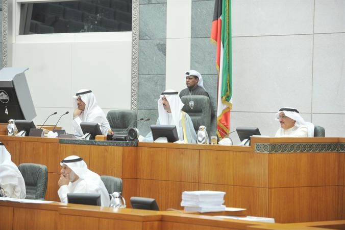 رئيس مجلس الامة علي الراشد مترئسا الجلسة وبجانبه نائبه الخرينج وامين السر العوضي