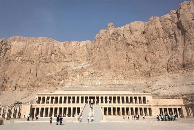 معبد الدير البحري معجزة فرعونية في العمارة الهندسية