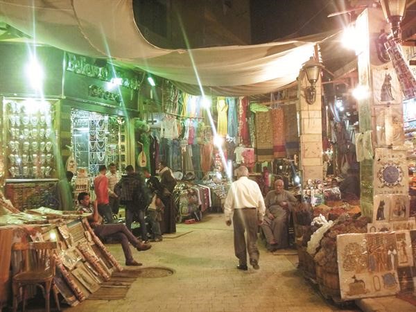 سوق الاقصر يعرض اشهر المشغولات اليدوية عن الحضارة الفرعونية