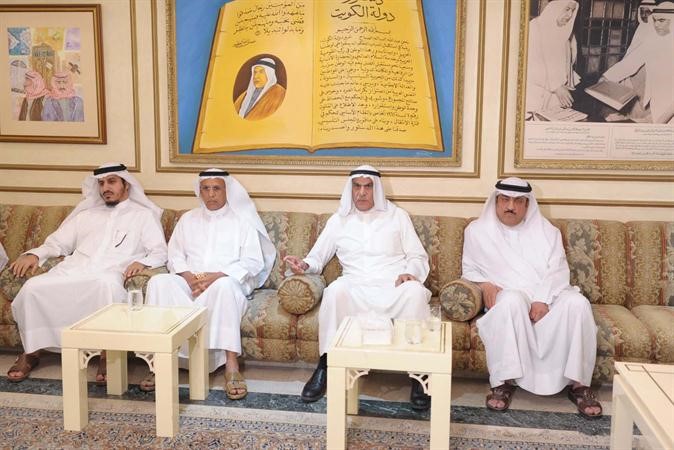 احمد السعدون ومسلم البراك ومحمد الخليفة وبدر الداهوم خلال الندوة محمد خلوصي