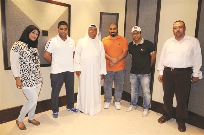 لقطة جماعية لفريق عمل البرنامج مع الكابتن عيد العازمي والزميل اسامة دياب	قاسم باشا﻿