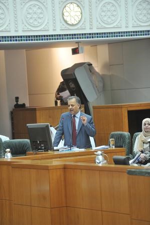 وزير الصحة دمحمد الهيفي مستعرضا خطة الوزارة لتطوير القطاع الصحي﻿