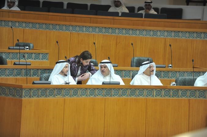 الوزراء حسين والحمود والمعوشرجي خلال الجلسة﻿