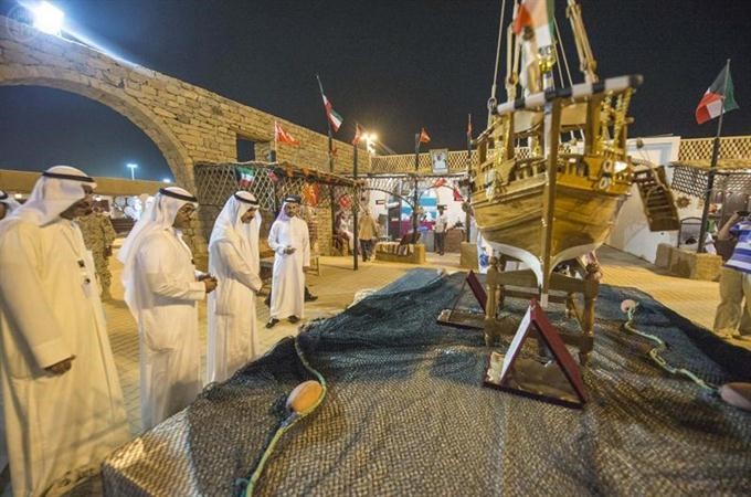 الشيخ ثامر الجابر خلال زيارته مهرجان الجنادرية﻿