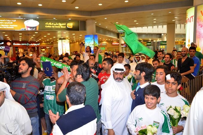  جماهير كثيرة حرصت على استقبال وفد العربي	 المركز الاعلامي للنادي العربي ﻿