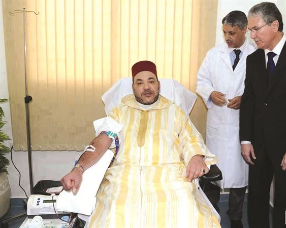 جلالة العاهل المغربي الملك محمد السادس يتبرع بالدم
