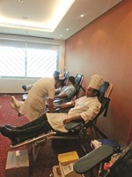 ضيوف واداريو وموظفو المنشر روتانا تبرعوا بدمهم