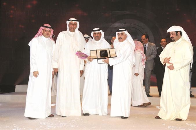 تكريم رئيس اللجنة الاعلامية للمهرجان الزميل مفرح الشمري