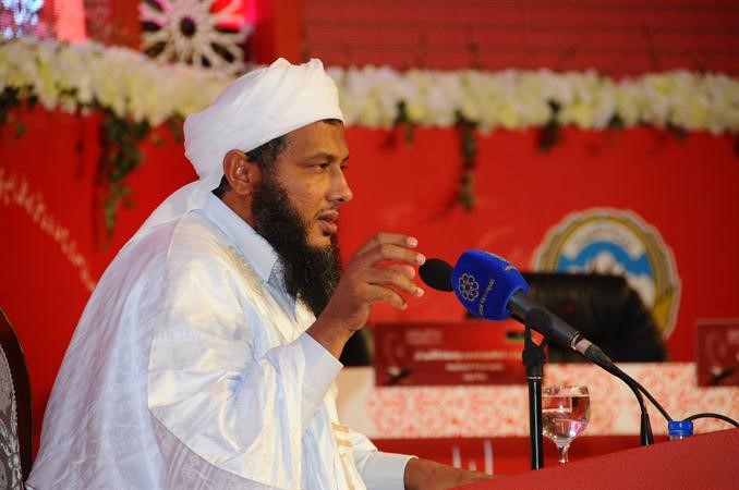 الشيخ محمد الشنقيطي ملقيا محاضرته