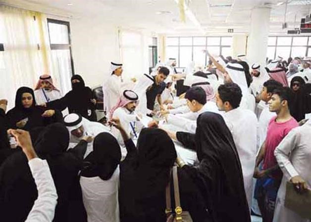 زحام شديد في عملية التسجيل﻿