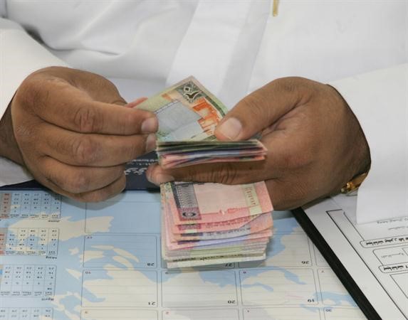 الاقتصاد الوطني سيتحمل تبعيات اسقاط فوائد القروض﻿