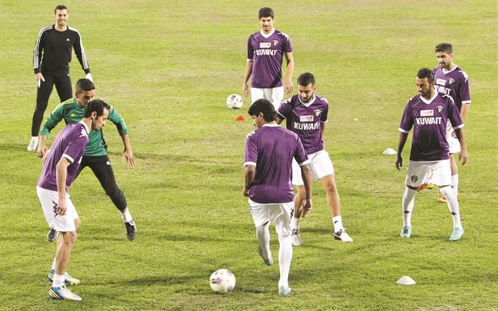 لاعبو الازرق في انتظار مدربهم الجديد الازرقكوم