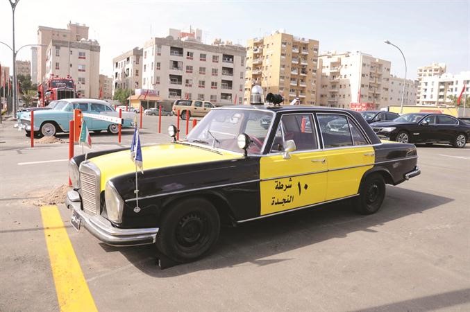 سيارة شرطة نجدة قديمة