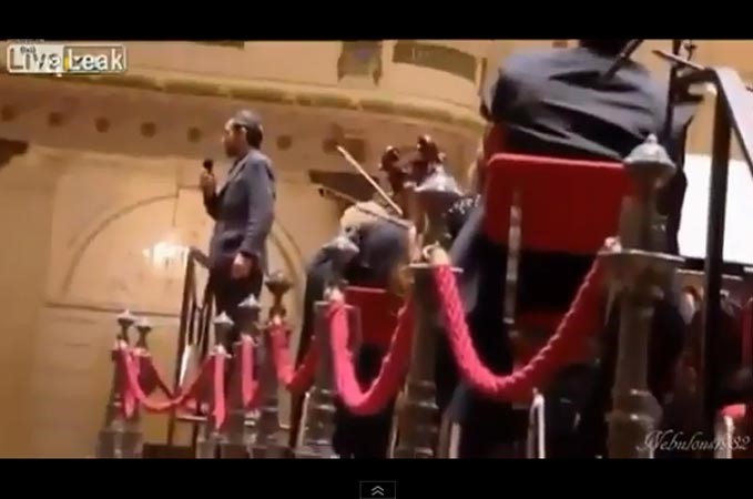 بالفيديو.. رئيس فرقة موسيقية مسلم يدعو ملكة هولندا إلى الإسلام في حفل مباشر فينسحب أعضاء الفرقة احتجاجاً