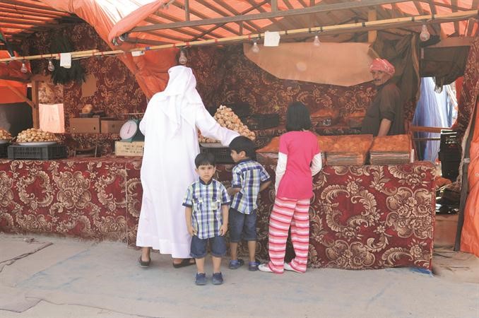 اقبال على شراء الفقع من الصغار والكبار﻿