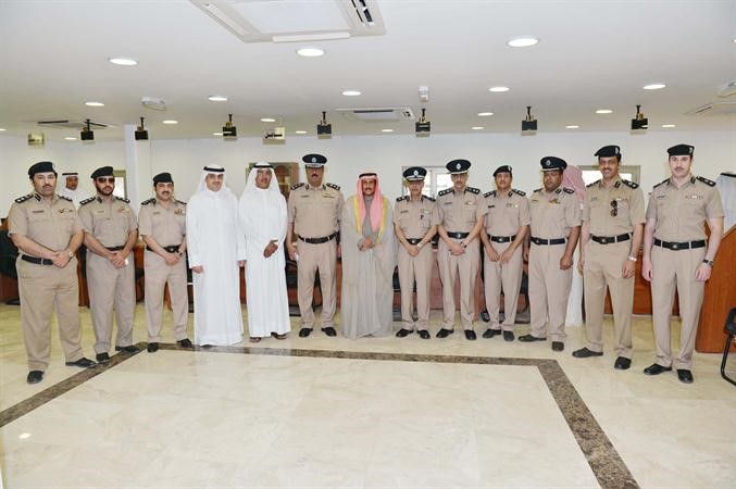 الشيخ دابراهيم الدعيج مع الحضور خلال افتتاح المركز