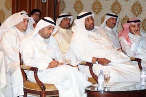 د نايف الحجرف في مقدمة الحضور