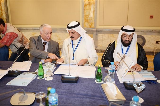 د علي العمير وعبد الله المعيوف ونور الدين بوشكوج