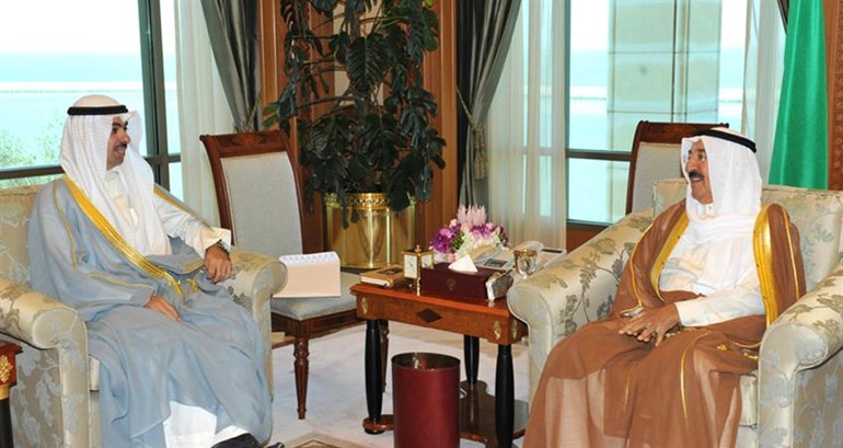 صاحب السمو الامير الشيخ صباح الاحمد مستقبلا علي الراشد﻿