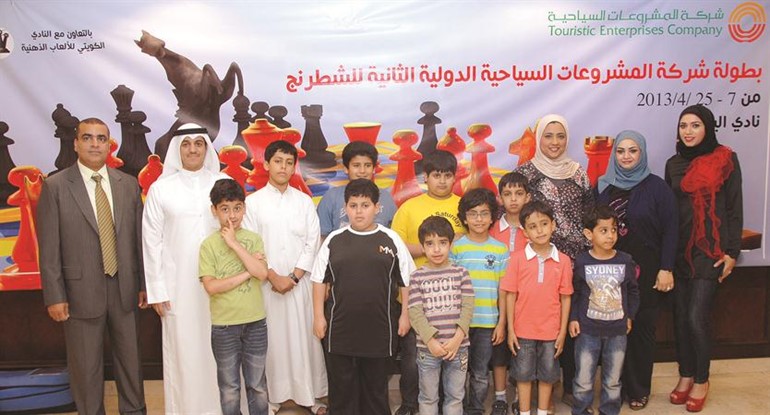 اللجنة المنظمة مع فريق الناشئين 	هاني عبدالله﻿