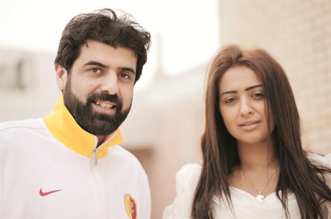 المخرج السينمائي احمد الخلف مع بطلة الفيلم فاطمة القلاف﻿