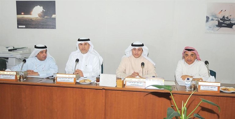 جانب من اجتماع لجنة الداخلية والدفاع برئاسة عسكر العنزي﻿