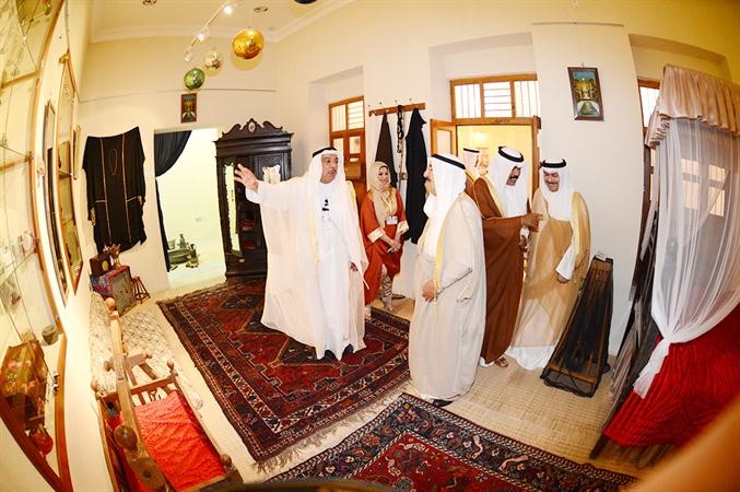 صاحب السمو الامير الشيخ صباح الاحمد خلال جولته في بيت العثمان﻿