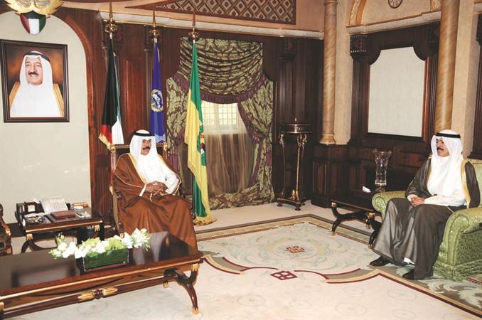 سمو ولي العهد خلال لقائه الشيخ محمد الخالد﻿