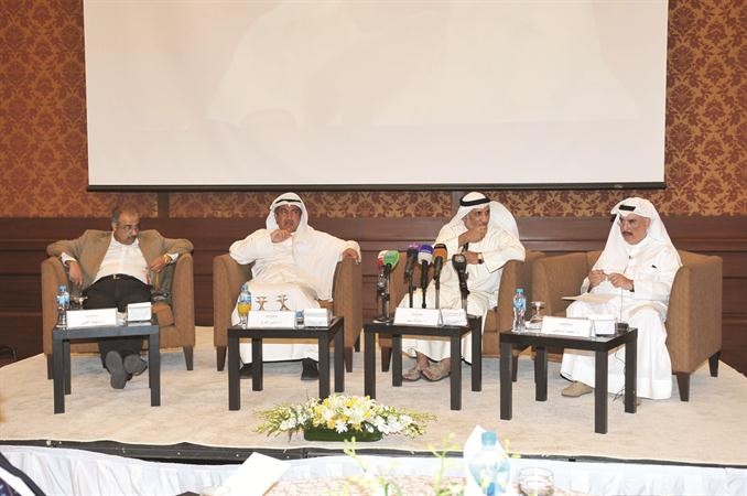 جانب من ندوة الكويت عاصمة النفط اسامة ابوعطية