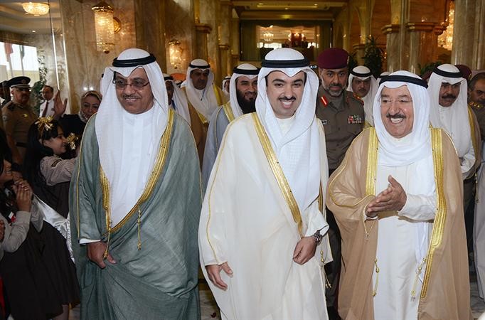 سمو الامير ورئيس مجلس الامة ونائب الرئيس لحظة وصول سموه مقر المؤتمر﻿