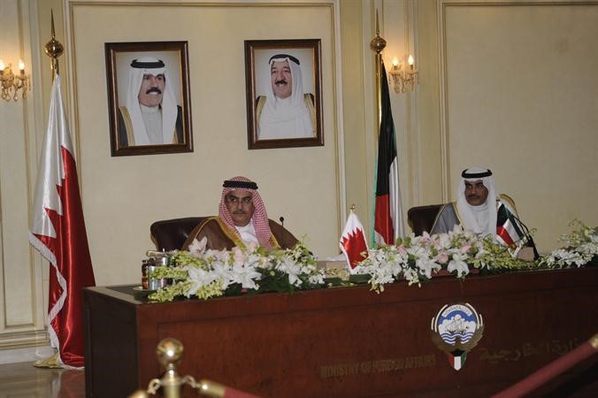 الشيخ صباح الخالد والشيخ خالد بن احمد خلال المؤتمر الصحافي