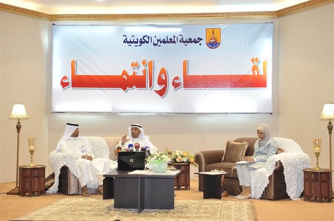 د نايف الحجرف ومتعب العتيبي ومريم الوتيد خلال اللقاء	 اسامة ابوعطية﻿