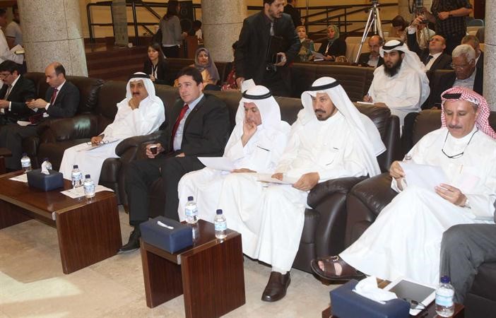 دعبدالرضااسيري مع الحضور في ورشة العمل