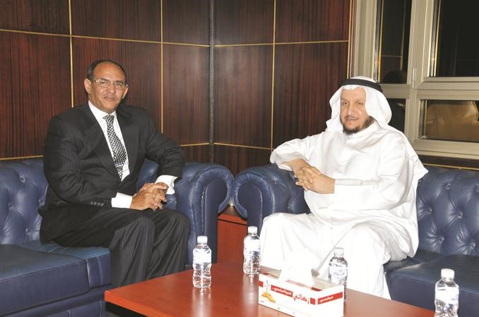 شريدة المعوشرجي مستقبلا السفير الموريتاني سيدى ديدى سيدى﻿
