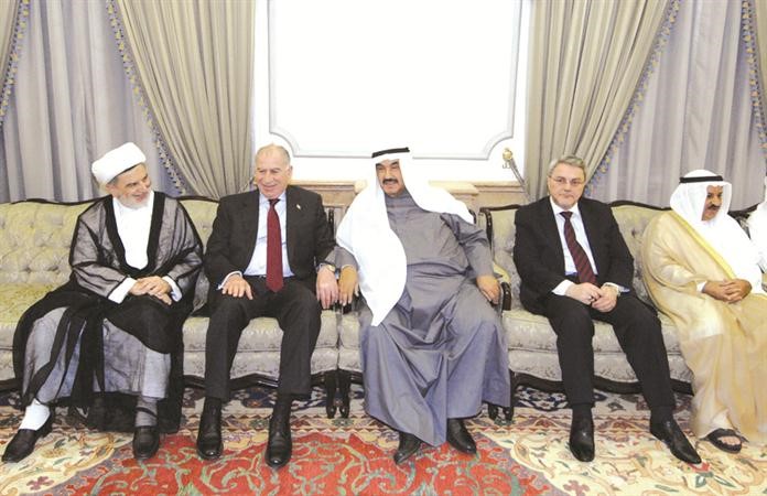 سمو الشيخ ناصر المحمد خلال استقباله اسامة النجيفي بحضور السفير العراقي