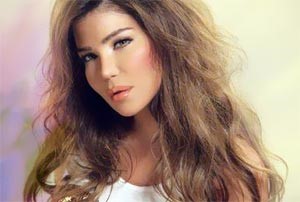 مي حريري تتعرض لسخرية حادة بسبب لغتها "الإنجليزية" بعد جملة كتبتها على "تويتر"