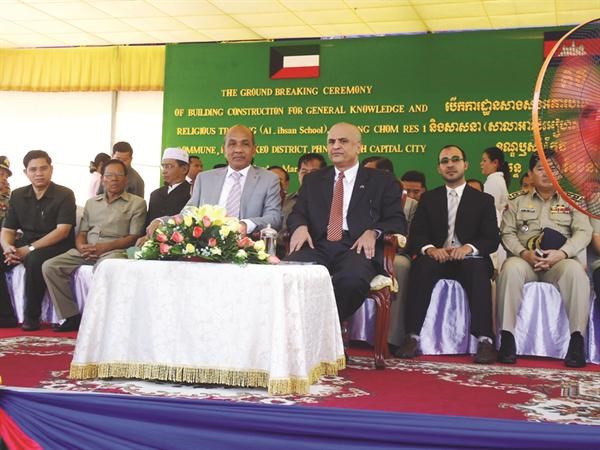السفير التويجري يتوسط الحضور