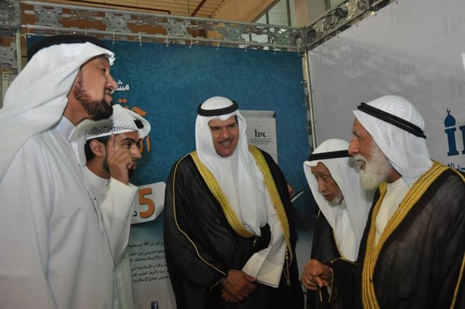 الشيخ سلمان الحمود متفقدا جناح لجنة التعريف بالاسلام في المعرض ﻿