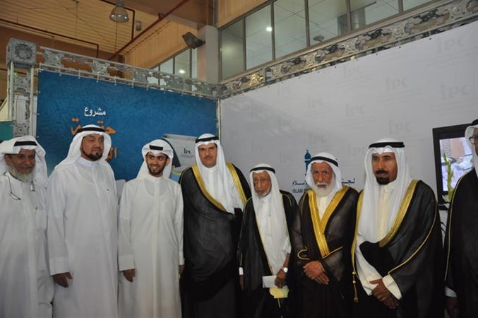 الشيخ سلمان الحمود ويوسف الحجي وحمود الرومي في جناح التعريف بالاسلام﻿