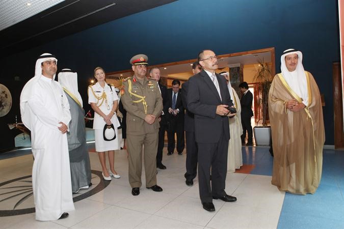 جانب من زيارة حاكم نيوزيلندا لشركة نفطة الكويت