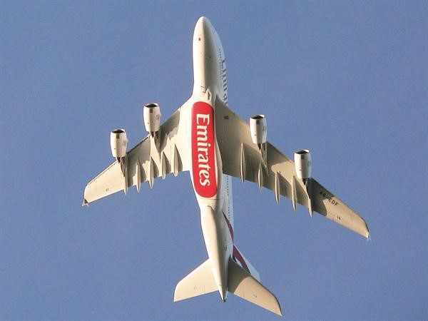 «طيران الإمارات» تنفق سنوياً ملياري درهم لترويج علاماتها