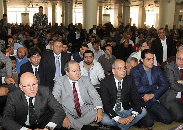 الرئيس المكلف تمام سلام خلال صلاة الجمعة في مسجد المصيطبة امس	محمود الطويل ﻿