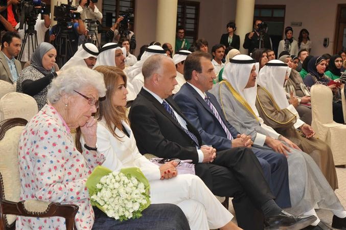 الشيخ سلمان الحمود ودنايف الحجرف في مقدمة الحضور محمد خلوصي 