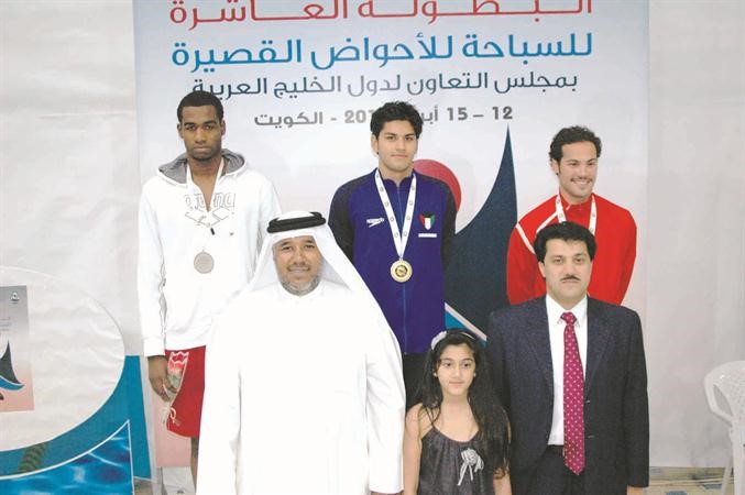 السباح عباس قلي على منصة التتويج