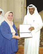البصري مكرما احدى المديرات