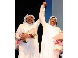 فالح فايز وناصر عبدالرضا بعد فوزهما بجائزتي الاخراج والسينوغرافيا