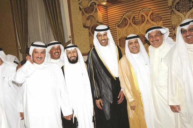 مبارك الخرينج وكامل العوضي وحسين الحريتي يباركون
