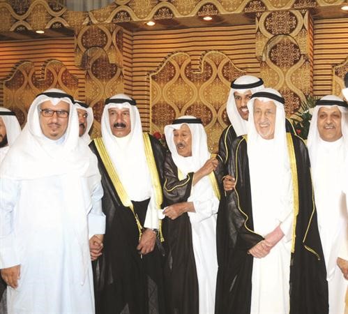 عبدالعزيز العدساني وصياح بوشيبة يهنئان
