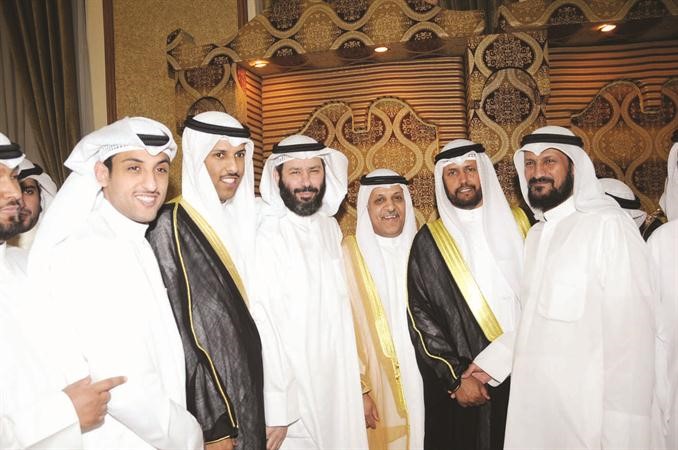 دفيصل المسلم ومبارك النمران يهنئان
