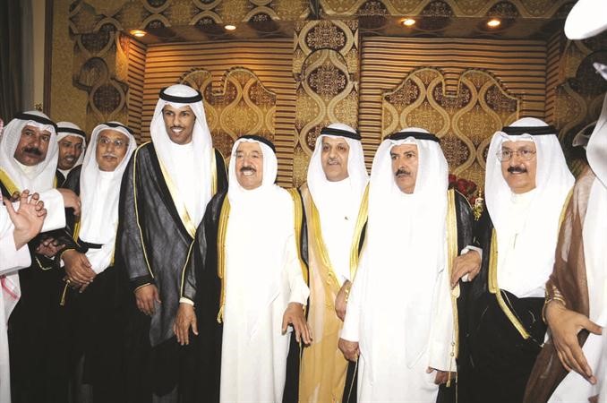 صاحب السمو الامير الشيخ صباح الاحمد يقدم التهاني
